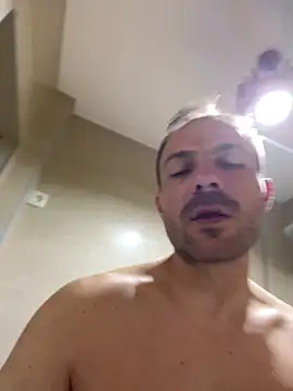 Adventurehotman webcam