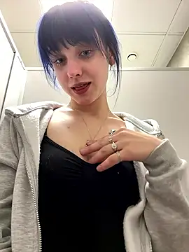 Only_April webcam