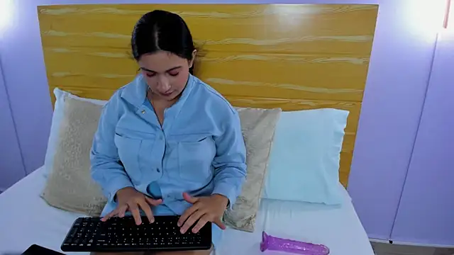 kira_relish webcam