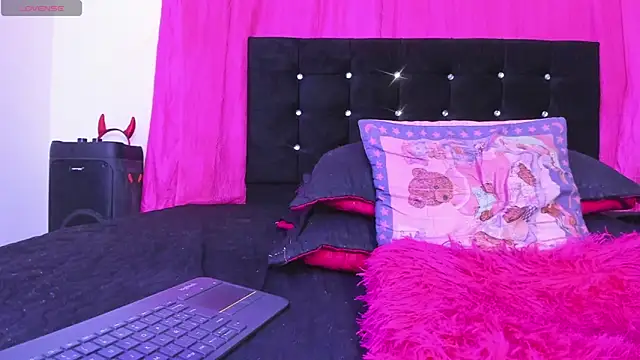cutenaked_8 webcam