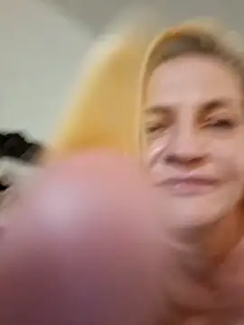Goldenndoll webcam