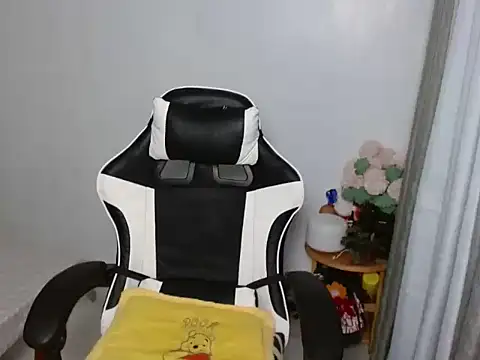 curlyasian_njxx webcam