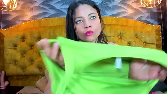 NahomiFireSex webcam