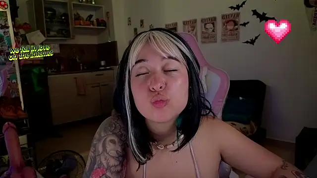 Celeste_Bauman webcam