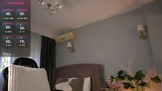 Playful_Issa live sex cam