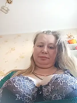 KiraStanton
