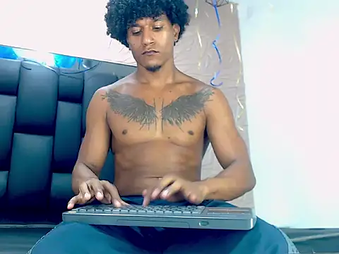 Dilan_Hall webcam