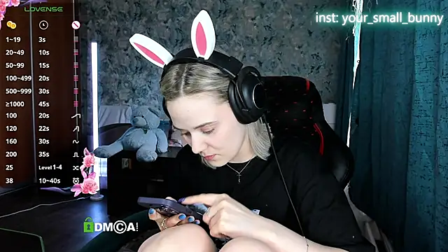 Your_small_bunny webcam