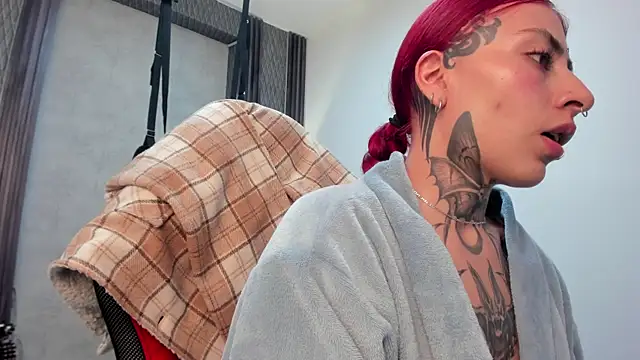 selene_red_ webcam
