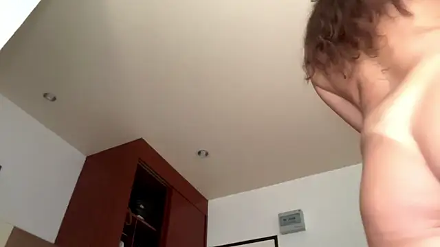kamila_18_french webcam