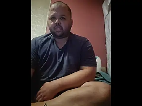 Strongbutgentle36 webcam