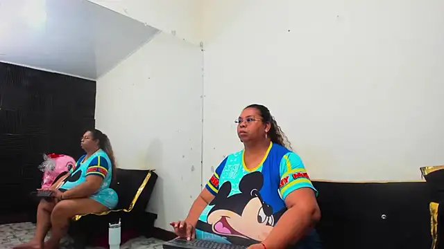 Lynn_Jones webcam