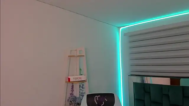 Sara_Red_X webcam