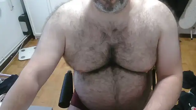 mikeyhotbear webcam