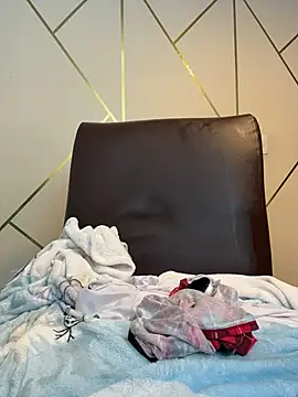 SQUIRTINGQUEEN11's live cam