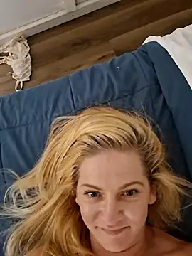Goldenndoll webcam