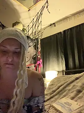 blondebarbiebae webcam