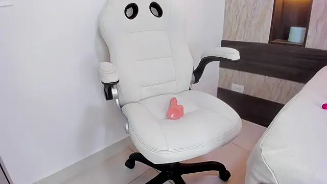 melanie_dusk webcam