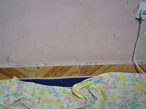 Horny-quen webcam