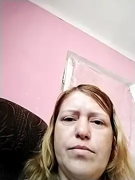 CaramelBagira webcam