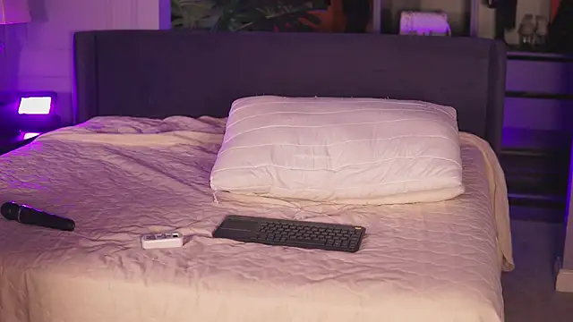 Monique_Celeste webcam
