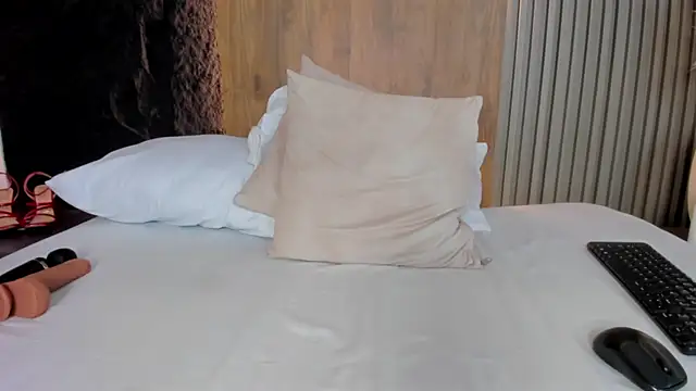 lia_sexx19 - Lia_sexx19's free webcam - UK Sex Cams