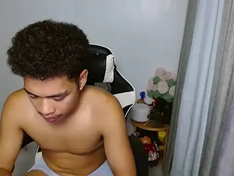 curlyasian_njxx webcam