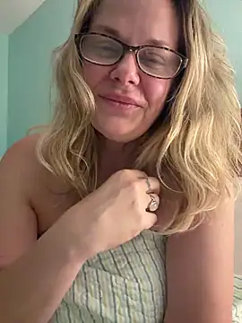 christinamoon0612 webcam