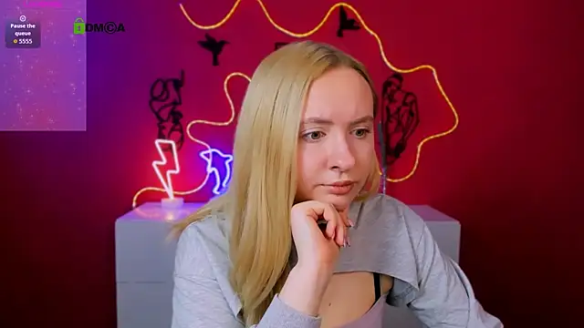 mila_glow1 webcam