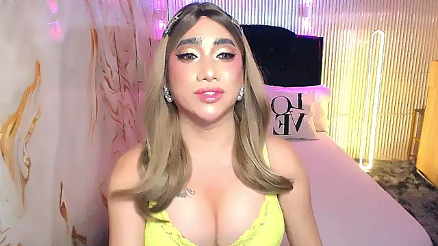 yourTsFantasyBigCock webcam