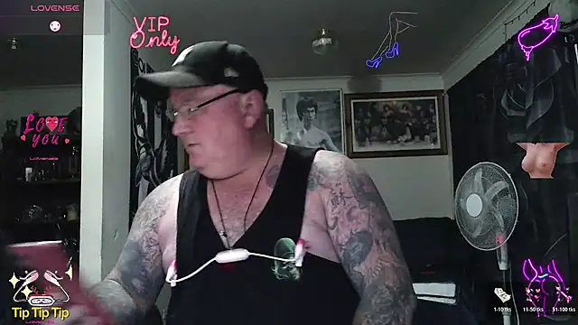 KINKYBLUEYES69 webcam