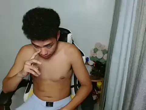 curlyasian_njxx webcam