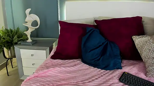 MiaKay1 webcam