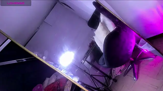 MargaretQualley webcam