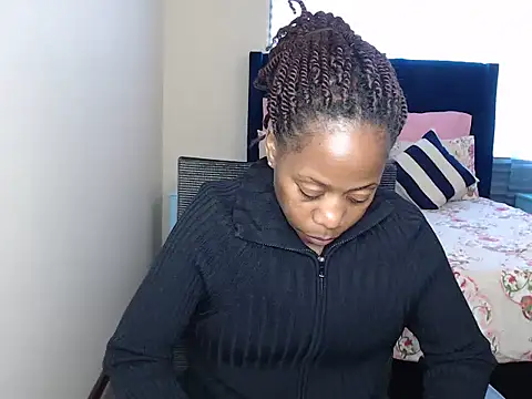 QUEENMANDYY webcam