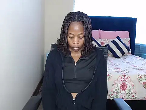 QUEENMANDYY webcam