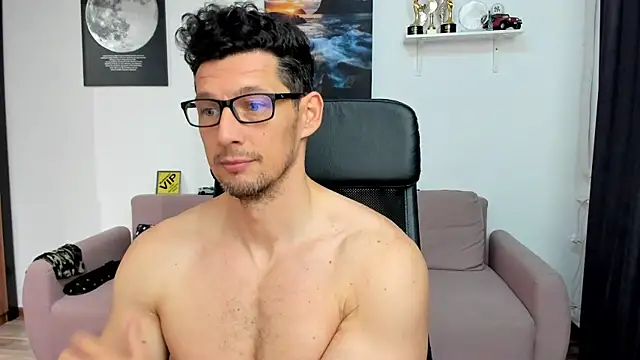 brutusk08 (Ask my age) - Cumshot in freechat