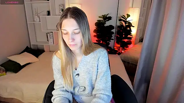 LauraPurr webcam