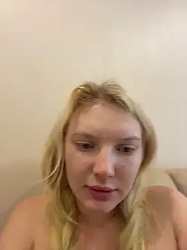 ammyhot (F young) - squeezing boobs in public 🥰