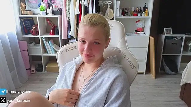 Maya_Rave webcam