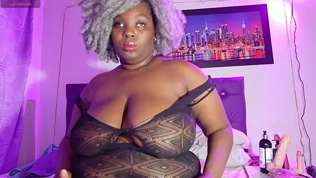 ebony_NeighborMoans webcam