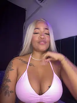 riri_brunnete webcam