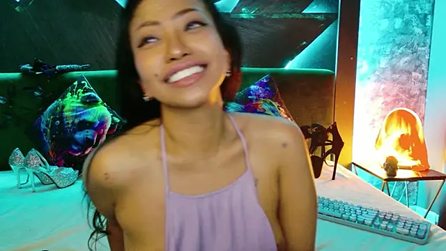 ElyaQuinn webcam