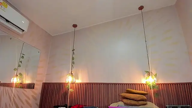 daphne_courtis webcam