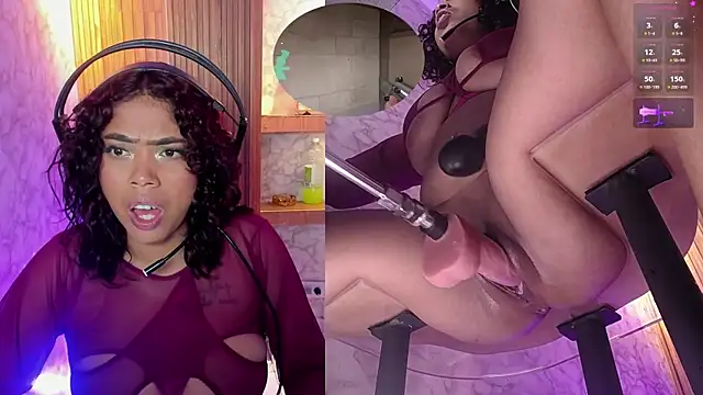 NinaCapelli webcam