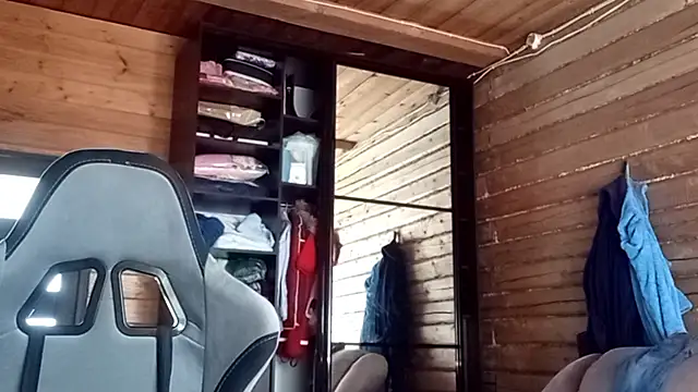 LowkeyIndigo webcam