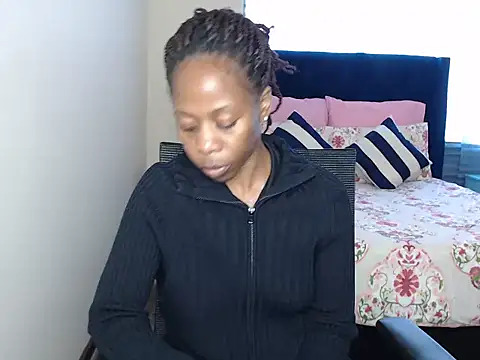 QUEENMANDYY webcam