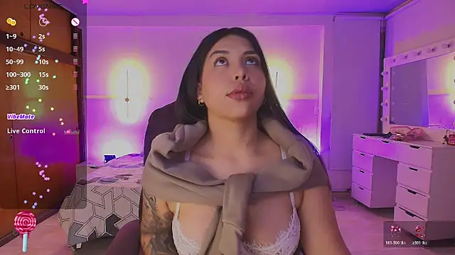 kloe28 - Kloe28's free webcam - UK Sex Cams