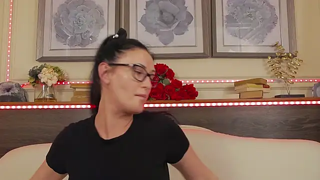 HellenDesire webcam