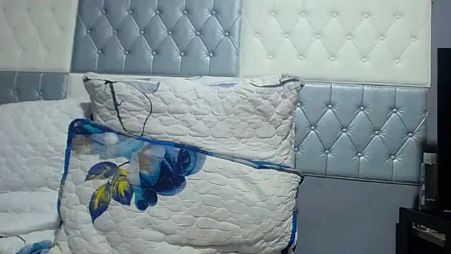 SEXYBUSTYEBONYXX webcam